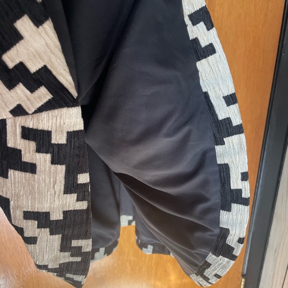 Cream/Blk large herringbone print cap sleeve dress in size 2 - Picture 10 of 11